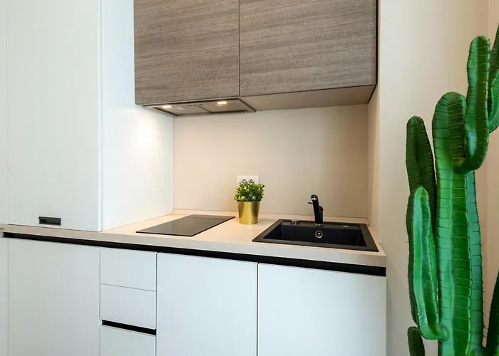 Duomo Apartments B Home - Quiet Two Bedrooms&Bathroom